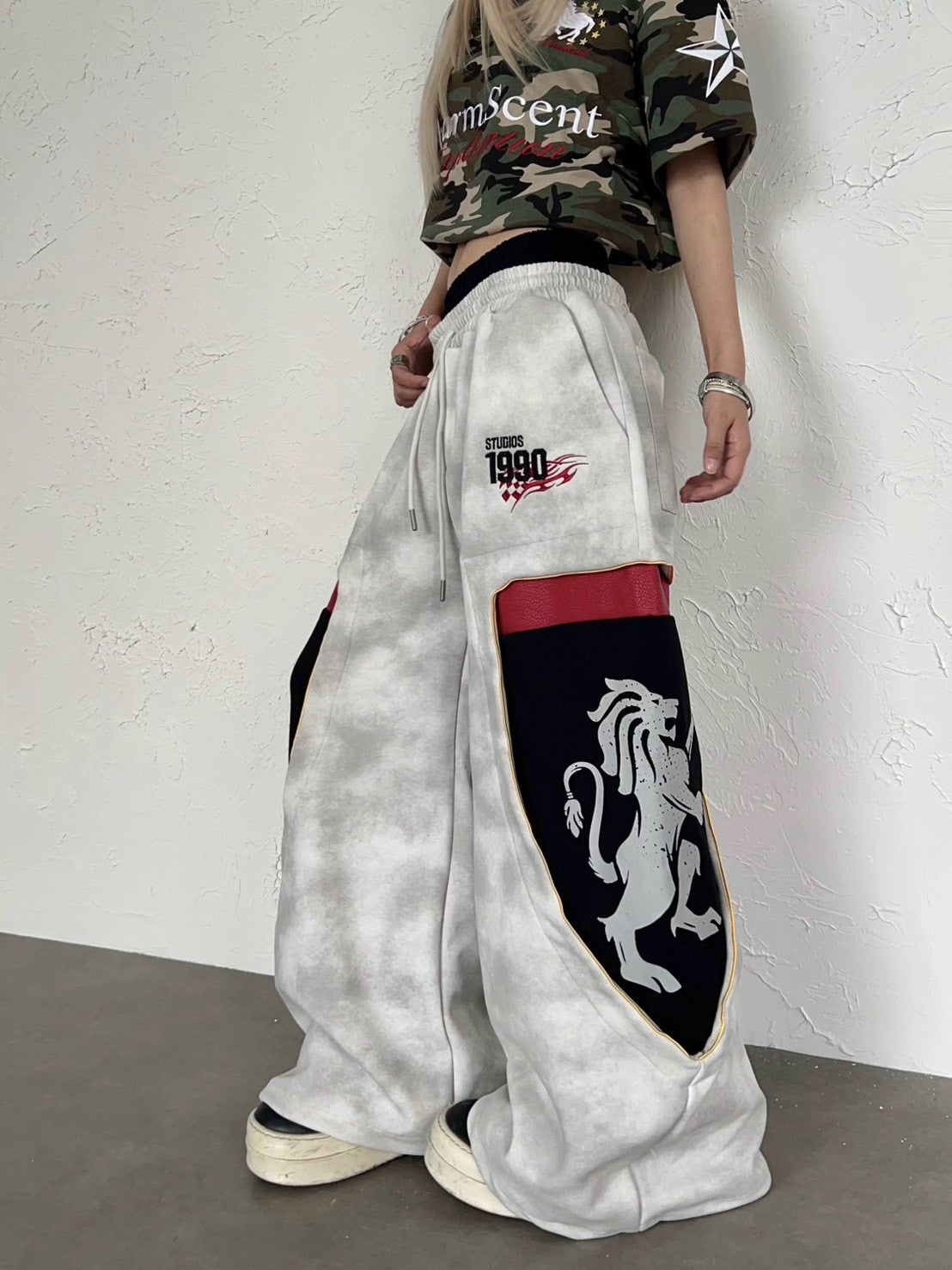 騎士獅盾拼接做舊髒染闊腿綿褲