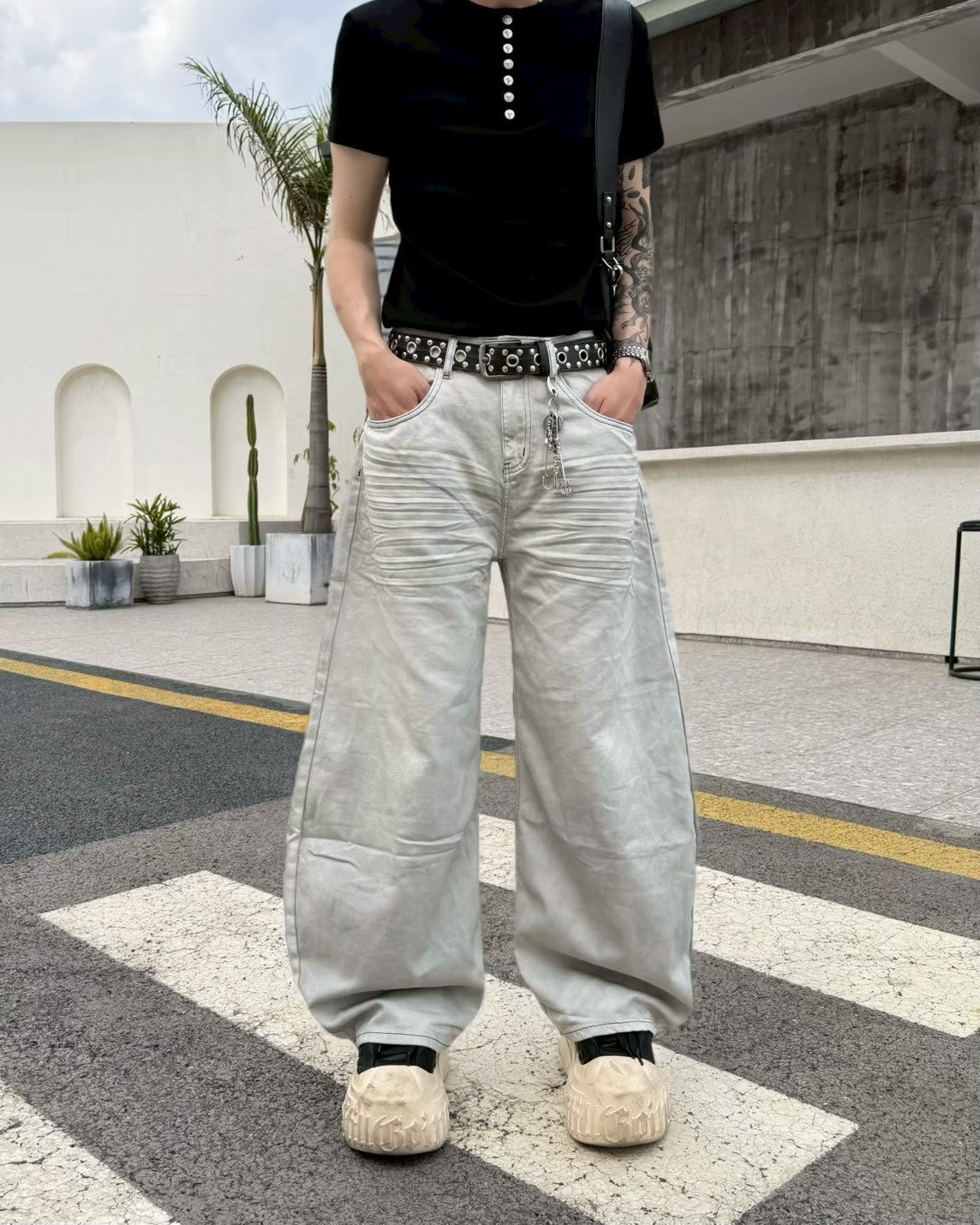 髒髒立體抓皺車線彎刀牛仔褲