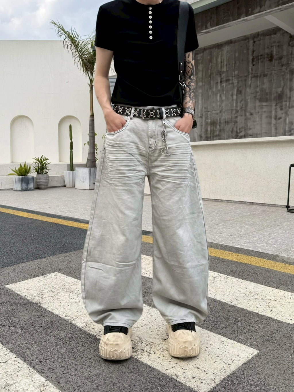 髒髒立體抓皺車線彎刀牛仔褲