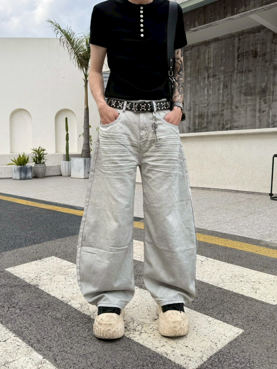 髒髒立體抓皺車線彎刀牛仔褲