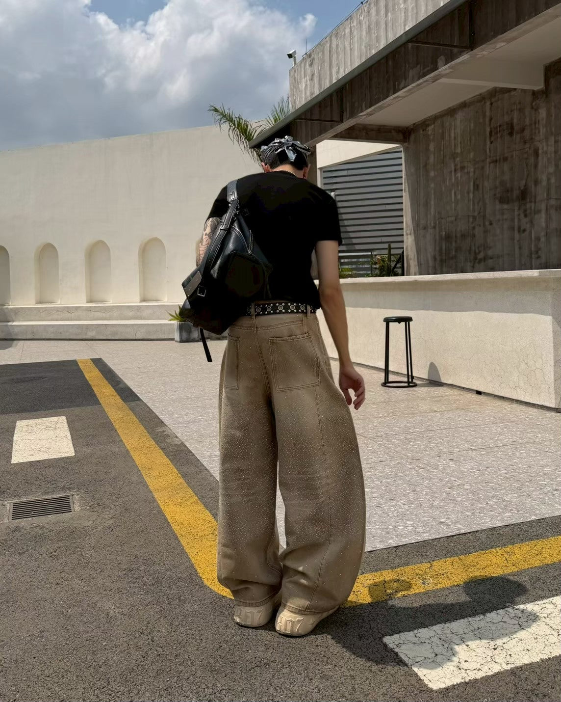 星辰燙鑽彎刀牛仔褲