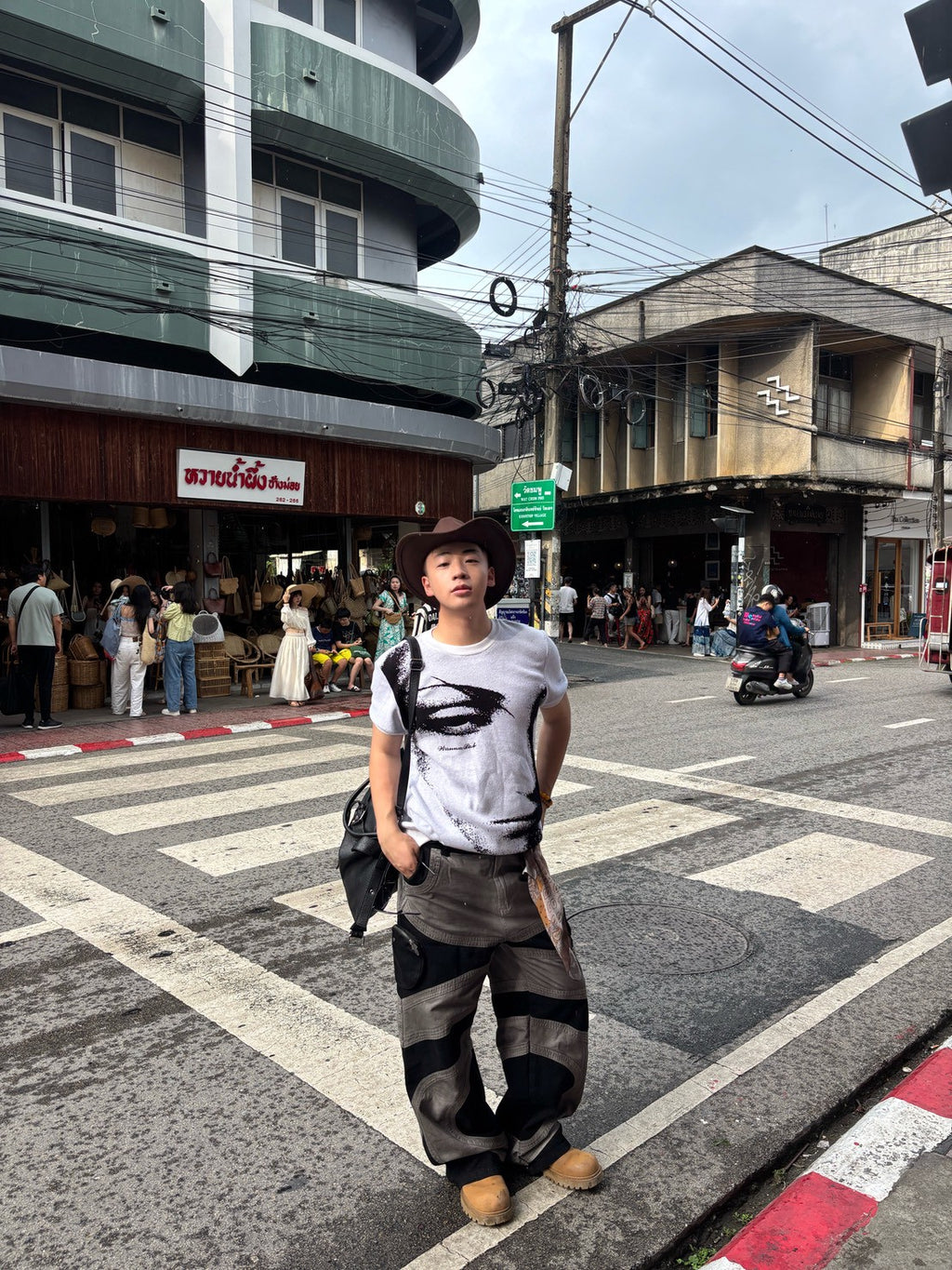 解構多層拼接小口袋做髒直筒牛仔褲