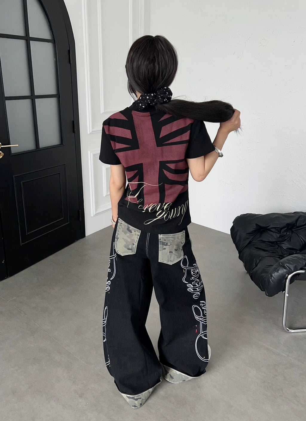 迷彩拼接刺繡彩釘牛仔褲